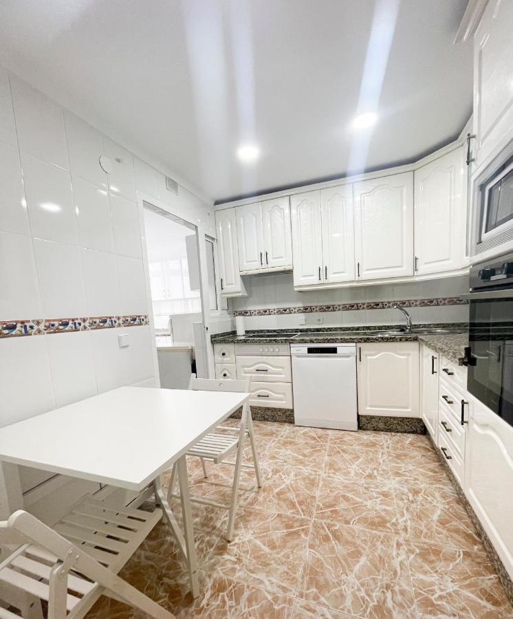 Holidays2Malaga Tomas De Echeverria 150 Mts To Beach & High Speed Wifi & Parking Daire Dış mekan fotoğraf